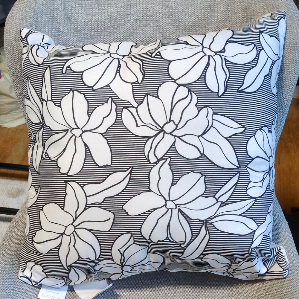 Real Living Floral Throw Pillow NWOT